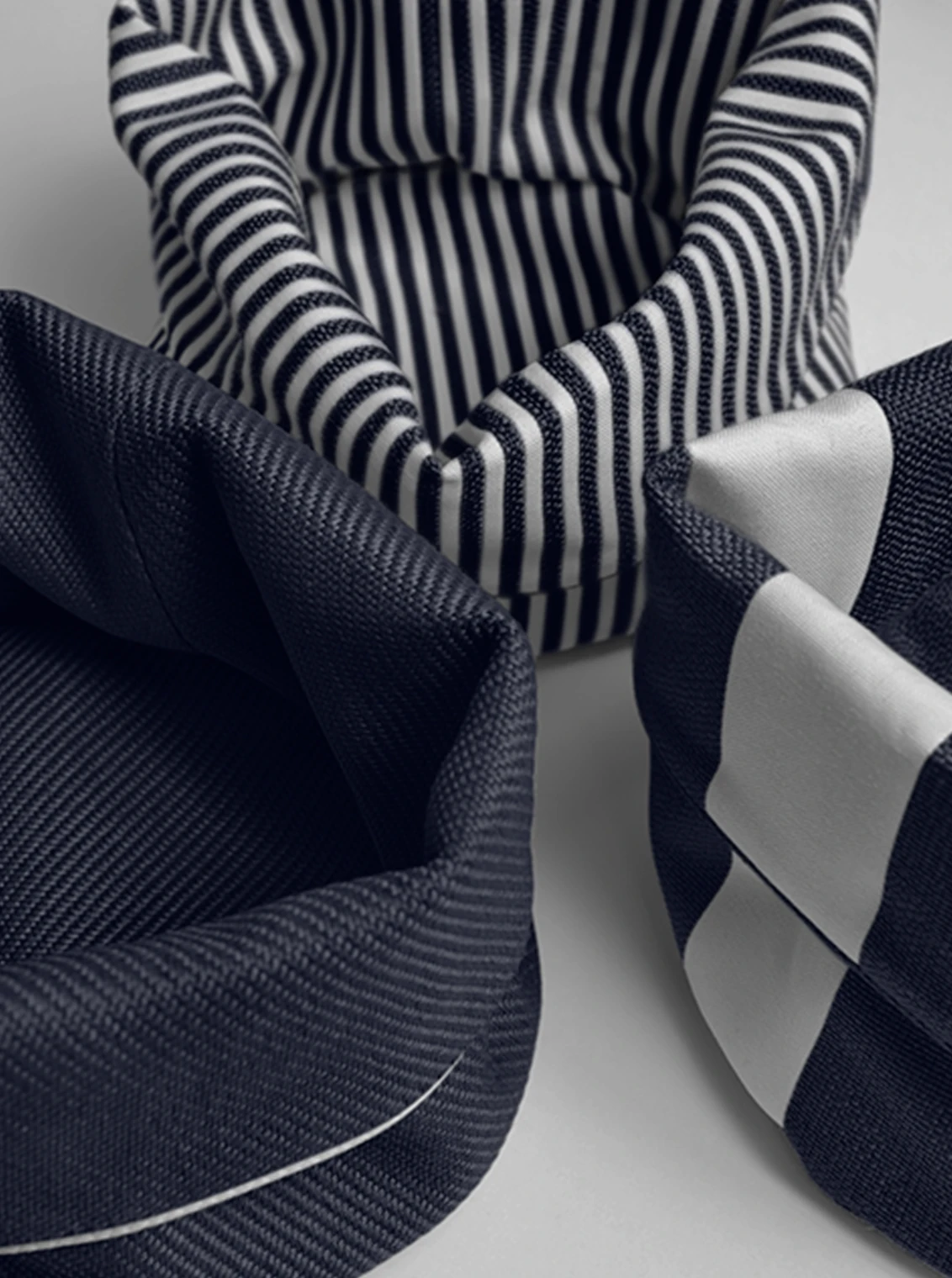 Narrow Stripe Brotkorb 19x20 Cm, Marineblau – Bild 3